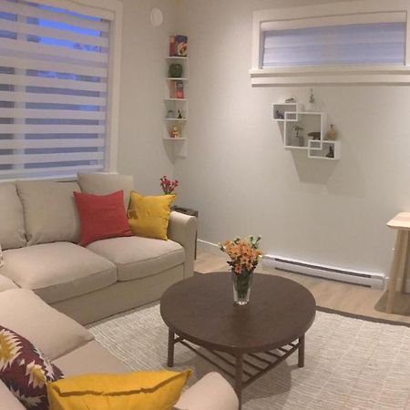 Mollys Cottage-The Suite On Vancouver Island Near Yyj Airport And The Wa And Bc Ferries North Saanich Εξωτερικό φωτογραφία