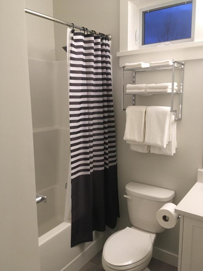 Mollys Cottage-The Suite On Vancouver Island Near Yyj Airport And The Wa And Bc Ferries North Saanich Εξωτερικό φωτογραφία