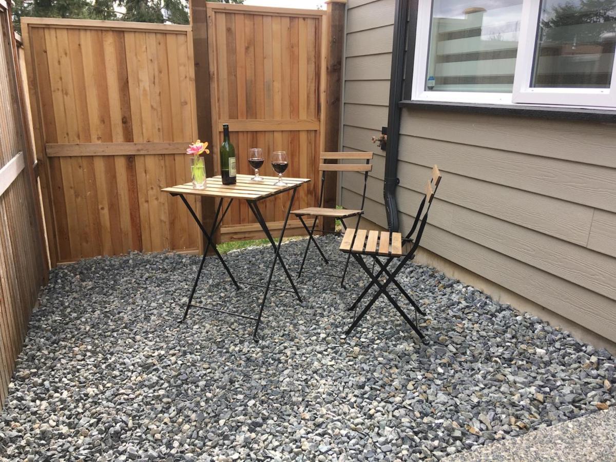 Mollys Cottage-The Suite On Vancouver Island Near Yyj Airport And The Wa And Bc Ferries North Saanich Εξωτερικό φωτογραφία